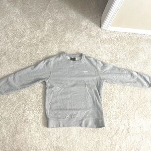 grey nike sweatshirt
